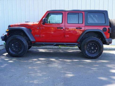 Used 2018 Jeep Wrangler Unlimited Rubicon AWD/4WD image 3