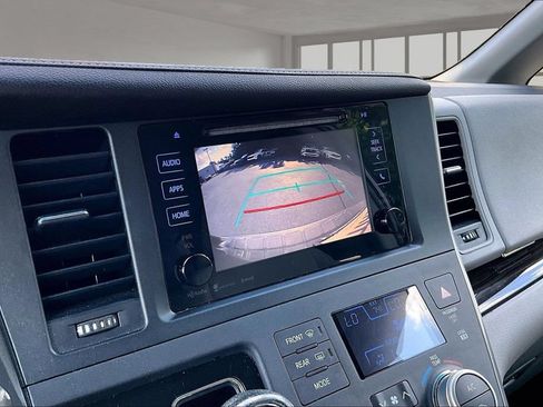 Used 2017 Toyota Sienna XLE FWD image 21