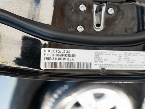 Used 2024 RAM 1500 Classic SLT image 30