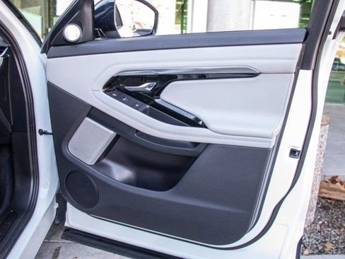 Used 2022 Land Rover Range Rover Evoque SE image 18