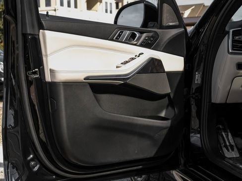 Used 2022 BMW X5 M50i w/ Executive Package image 48