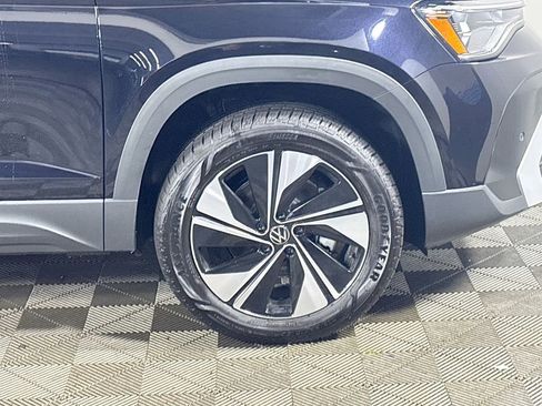 New 2025 Volkswagen Taos SE image 23