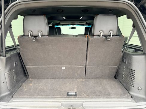 Used 2007 Lincoln Navigator Luxury Sport Utility 4D image 16