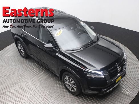 Used 2022 Nissan Pathfinder SL image 3