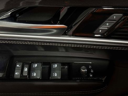 Used 2022 Jeep Wagoneer Series I w/ Premium Group I AWD/4WD image 9