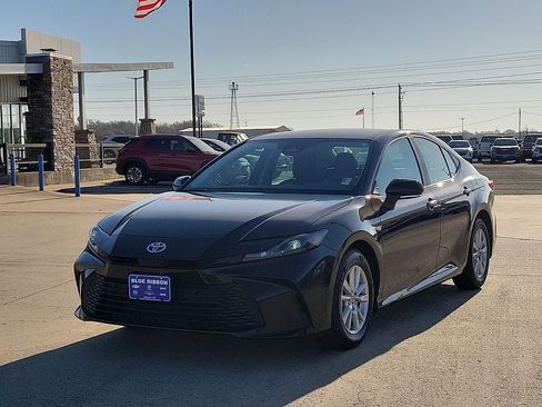 Used 2025 Toyota Camry LE FWD image 2