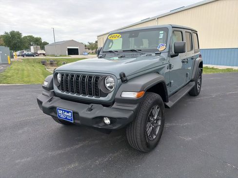 Used 2024 Jeep Wrangler Unlimited Sport AWD/4WD image 8