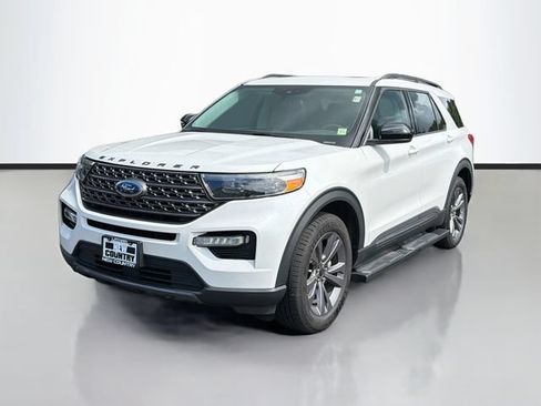 Used 2023 Ford Explorer XLT w/ Equipment Group 202A AWD/4WD image 3