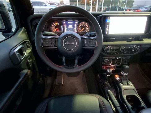 Used 2024 Jeep Wrangler Unlimited Rubicon image 6