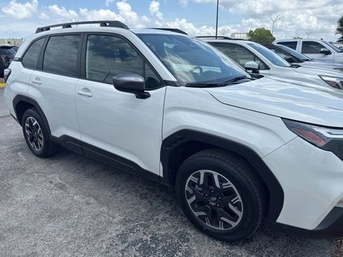 Used 2025 Subaru Forester Premium AWD/4WD image 8