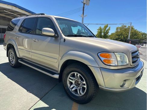 Used 2004 Toyota Sequoia SR5 RWD image 5