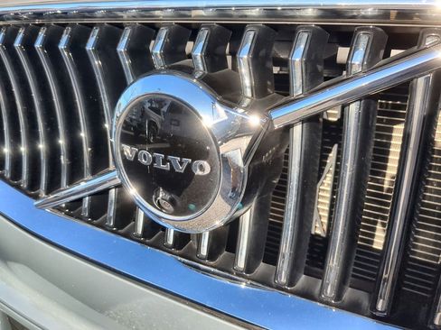 Used 2022 Volvo XC90 T6 Momentum w/ Advanced Package image 31