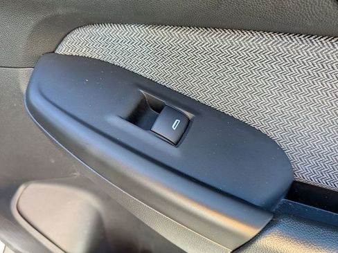 Used 2025 Chevrolet TrailBlazer LT AWD/4WD image 32