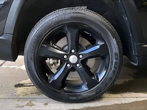 Used 2021 Jeep Grand Cherokee L Laredo image 38