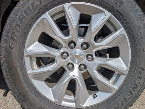 Used 2023 Chevrolet Silverado 1500 Custom image 8