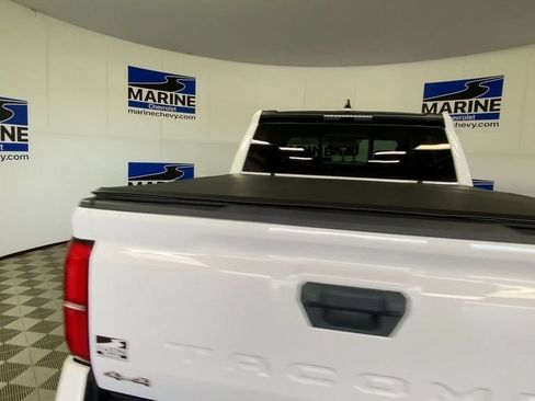 Used 2024 Toyota Tacoma SR5 w/ SR5 Upgrade Package AWD/4WD image 9