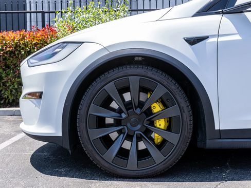 Used 2022 Tesla Model X AWD/4WD image 5