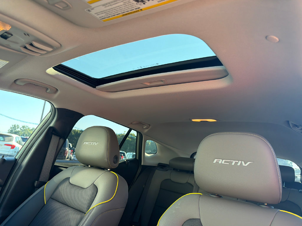 Used 2025 Chevrolet Trax ACTIV w/ Sunroof Package FWD image 32