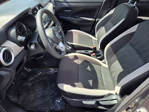 Used 2021 Nissan Versa SV FWD image 10