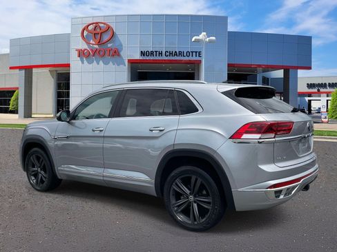 Used 2022 Volkswagen Atlas Cross Sport SEL R-Line AWD/4WD image 4