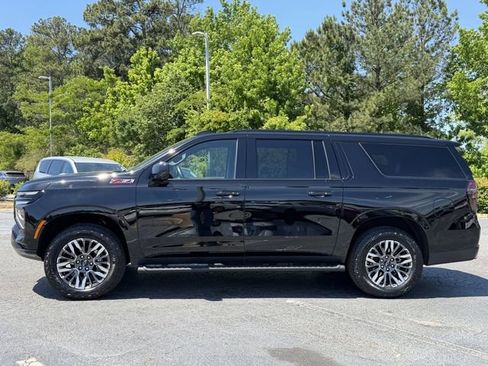 Used 2025 Chevrolet Suburban Z71 AWD/4WD image 21