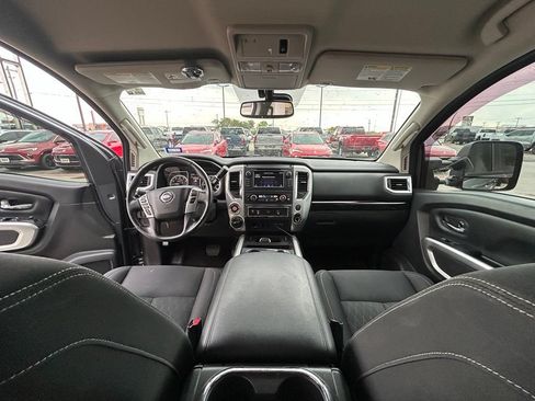 Used 2019 Nissan Titan SV w/ SV Convenience Package AWD/4WD image 9