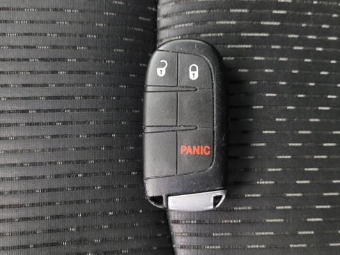 Used 2019 Dodge Journey SE image 32