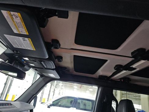 Used 2025 Ford Bronco Badlands image 19