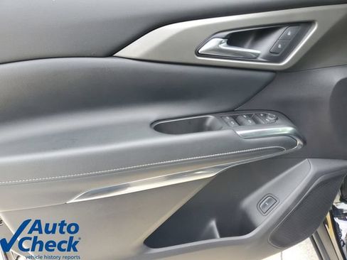 Certified 2025 Chevrolet Traverse LT FWD image 21