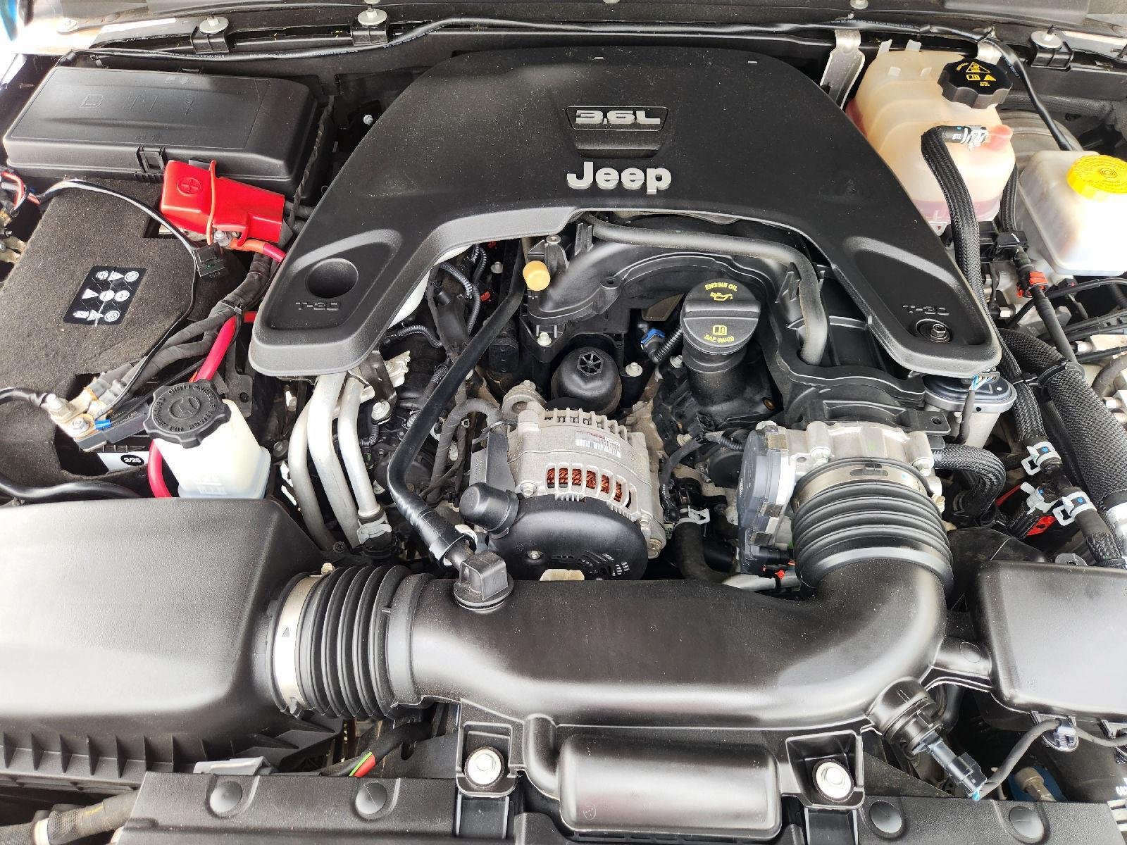 Used 2019 Jeep Wrangler Unlimited Sahara AWD/4WD image 33