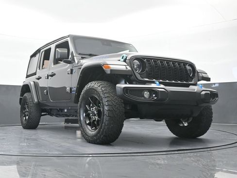 Used 2024 Jeep Wrangler Unlimited AWD/4WD image 68