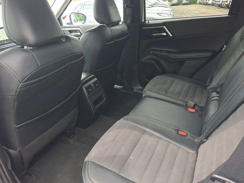Used 2024 Mitsubishi Outlander SE AWD/4WD image 20