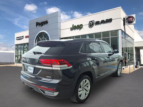Used 2022 Volkswagen Atlas Cross Sport SE AWD/4WD image 2