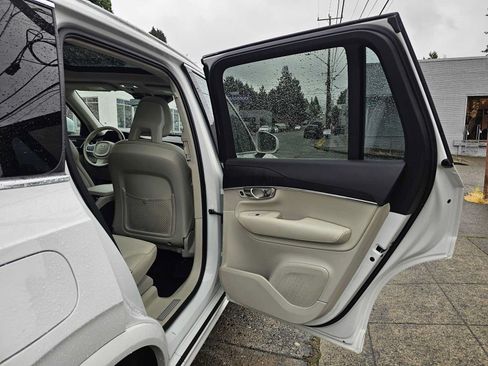 Used 2020 Volvo XC90 T5 Momentum w/ Protection Package AWD/4WD image 13