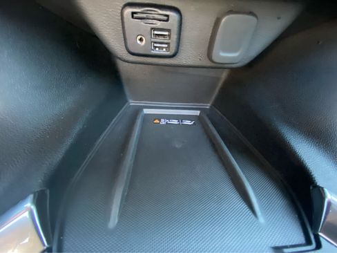 Used 2023 Chevrolet Traverse RS AWD/4WD image 28