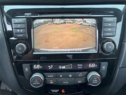 Used 2018 Nissan Rogue SV image 27