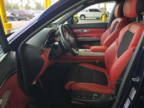 Used 2023 Genesis GV70 2.5T w/ Sport Prestige Package image 5