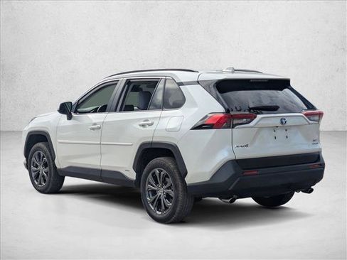 Used 2022 Toyota RAV4 XLE Premium AWD/4WD image 7