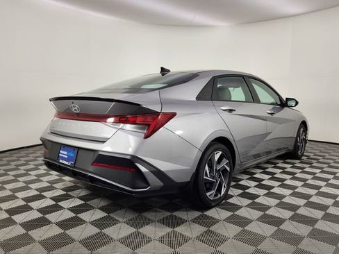 Certified 2025 Hyundai Elantra SEL FWD image 5