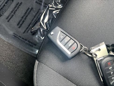 Used 2025 Toyota Corolla LE image 13