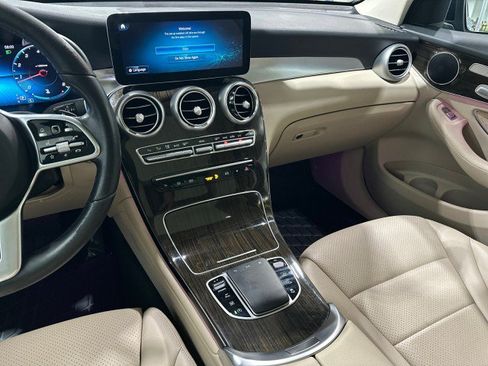 Used 2021 Mercedes-Benz GLC 300 w/ Premium Package image 4