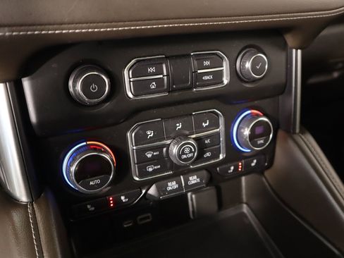 Used 2021 Chevrolet Tahoe Z71 w/ Z71 Signature Package image 7