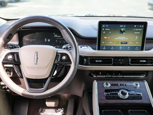 Used 2022 Lincoln Aviator Reserve w/ Equipment Group 201A AWD/4WD image 8