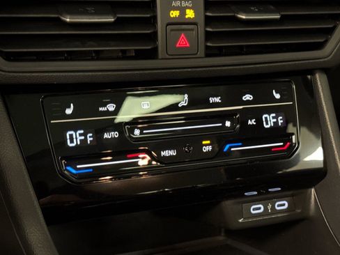 New 2026 Volkswagen Jetta SE FWD image 18