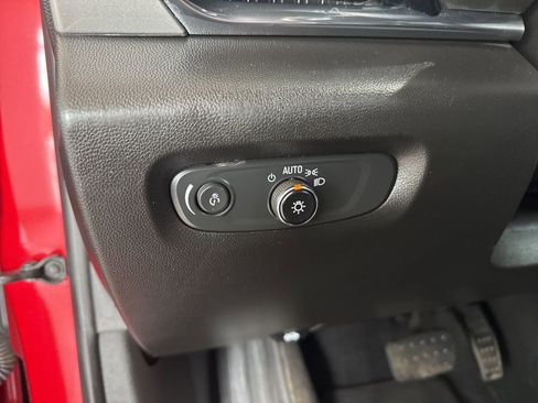 Used 2023 Chevrolet Traverse LT image 25