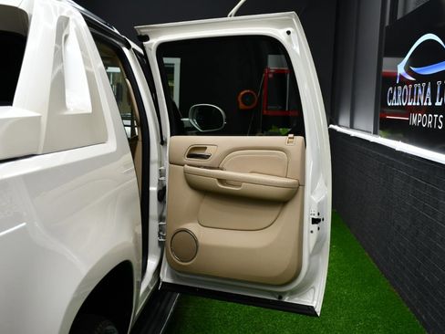 Used 2009 Cadillac Escalade EXT AWD/4WD image 35