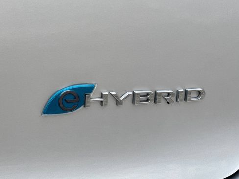 Used 2023 Chrysler Pacifica Touring-L FWD image 29