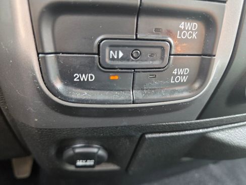 Used 2023 RAM 1500 Classic SLT AWD/4WD image 37
