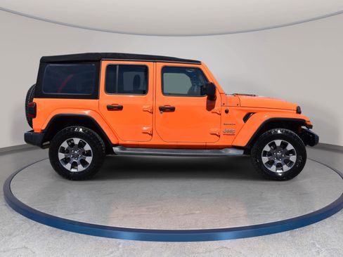 Used 2018 Jeep Wrangler Unlimited Sahara AWD/4WD image 5