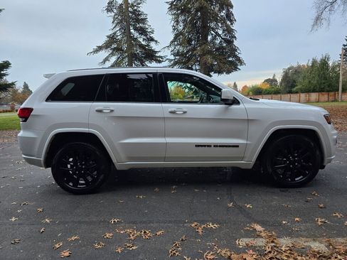 Used 2019 Jeep Grand Cherokee Altitude image 7